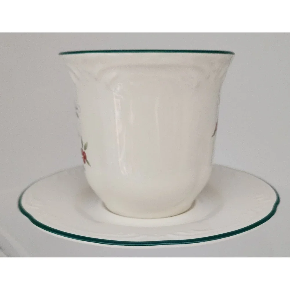 Pfaltzgraff Winterberry Cup Saucer Set Mistletoe Holly Stoneware Holiday EXC
